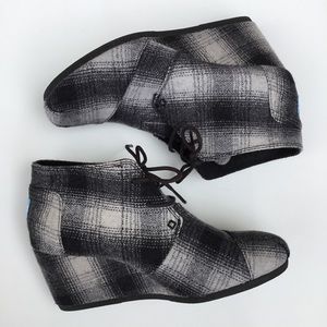 NWOT Toms Desert Wedge Wool Booties 8.5